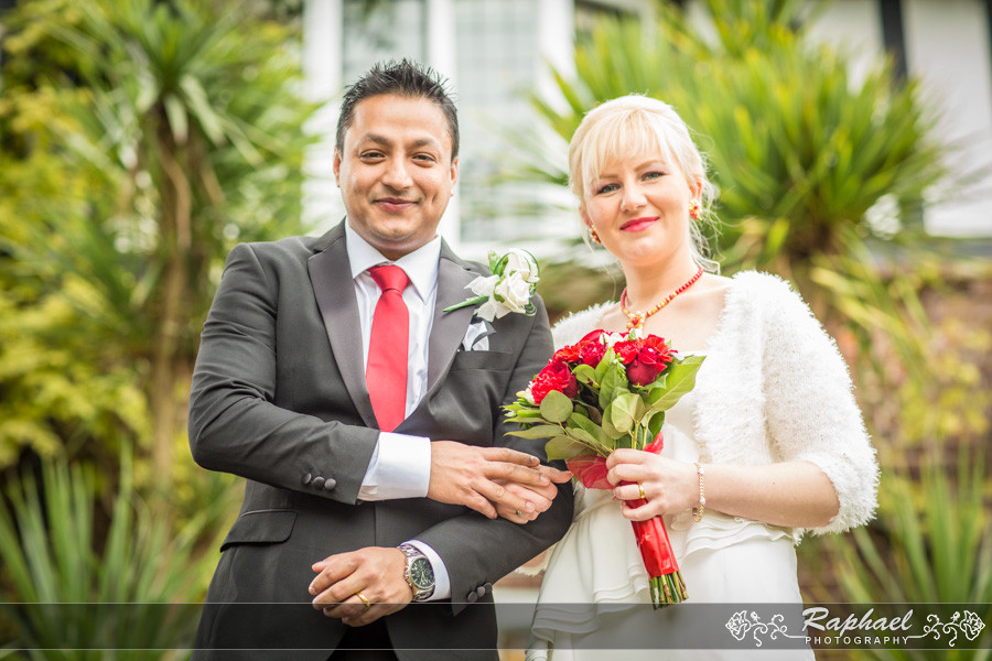 wedding-photographer-london-weybridge-register-office-couple-romantic